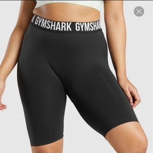 Gymshark- FIT SEAMLESS CYCLING SHORTS (size medium)